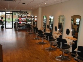 Conversion of a travel agency premises into leading salon